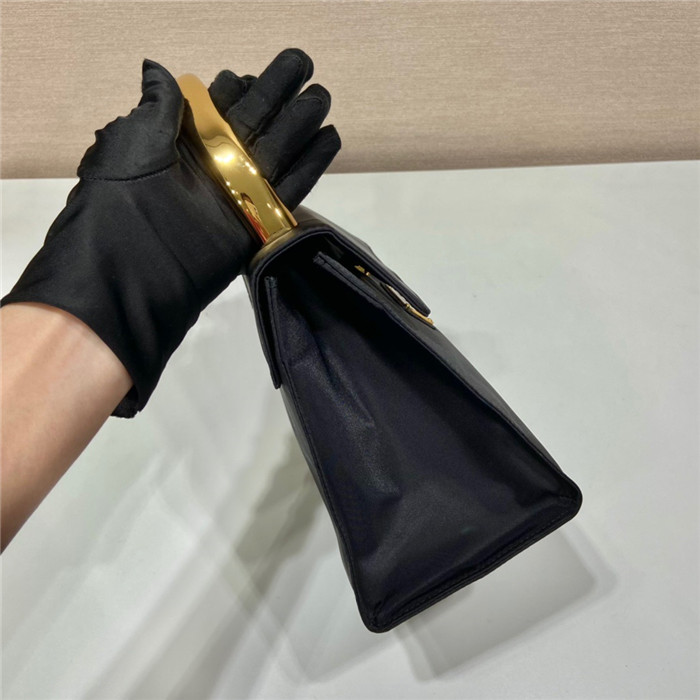 PRADA   프라다 빈티지 포코노 메탈 탑핸들 토트백 1BH608