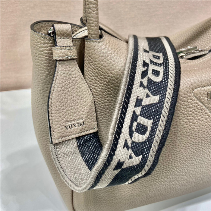 PRADA  프라다 삼각로고 토트백 1BC170