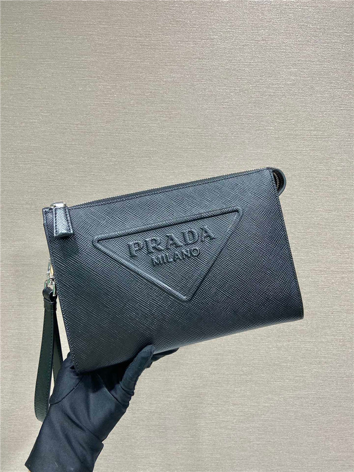 PRADA 프라다 엠보스드 로고 클러치 2VF039