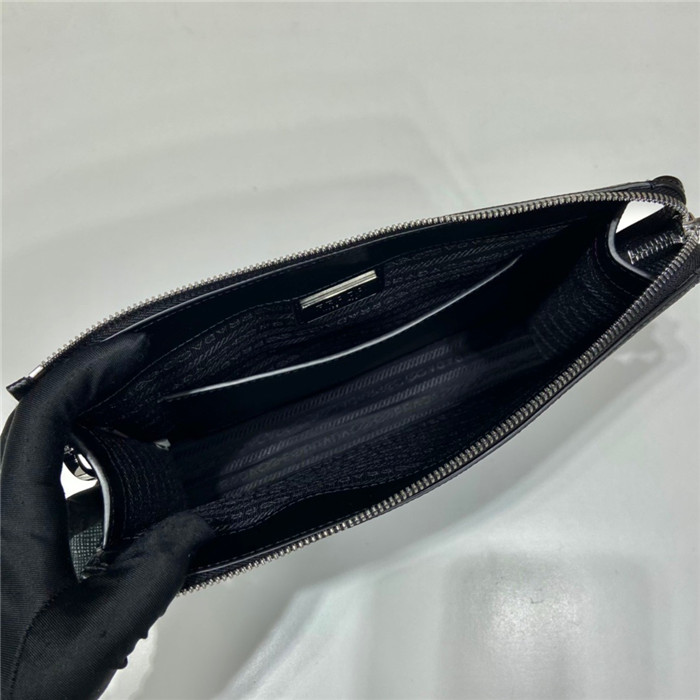 PRADA 프라다 엠보스드 로고 클러치 2VF039