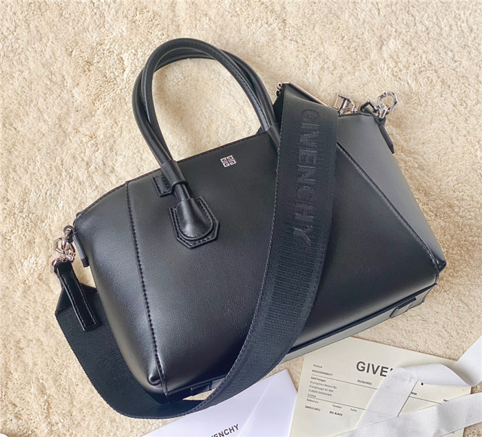 GIVENCHY 지방시 안티고나 스포츠백 G69088