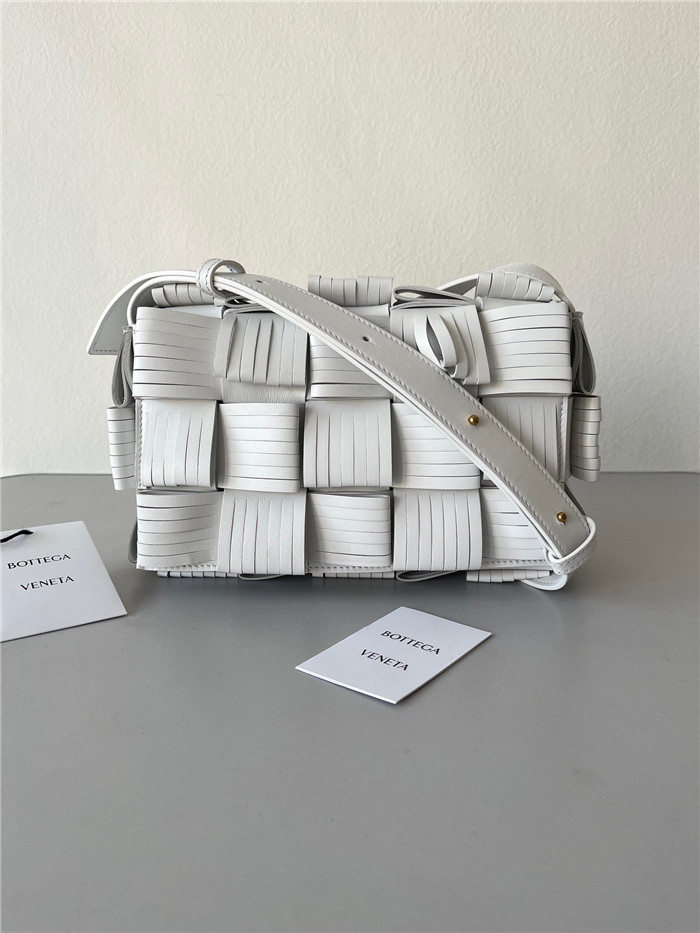 BOTTEGA VENETA 보테가 베네타 카세트백 미듐 B80400