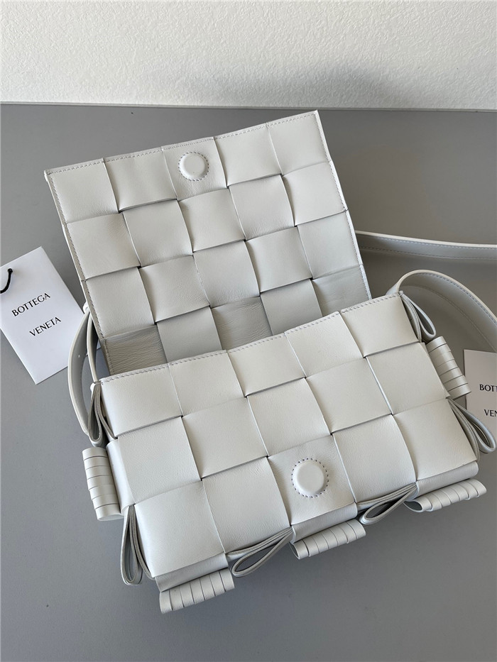 BOTTEGA VENETA 보테가 베네타 카세트백 미듐 B80400