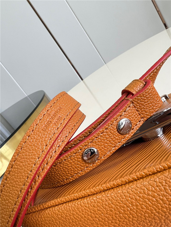 [배우 정호연] Louis Vuitton  루이비통 에피 그레인 가죽 부시 숄더백