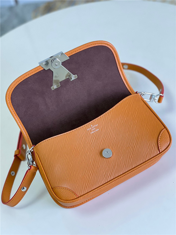 [배우 정호연] Louis Vuitton  루이비통 에피 그레인 가죽 부시 숄더백