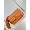 [배우 정호연] Louis Vuitton  루이비통 에피 그레인 가죽 부시 숄더백