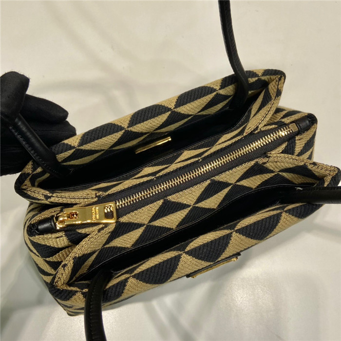 PRADA  프라다 자수 패브릭 스몰 백 1BA368