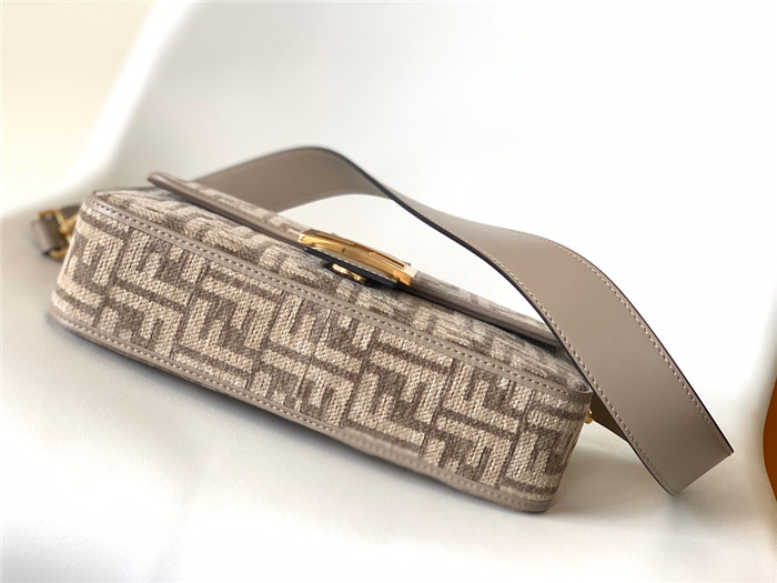 Fendi 펜디 바케트백 F8002
