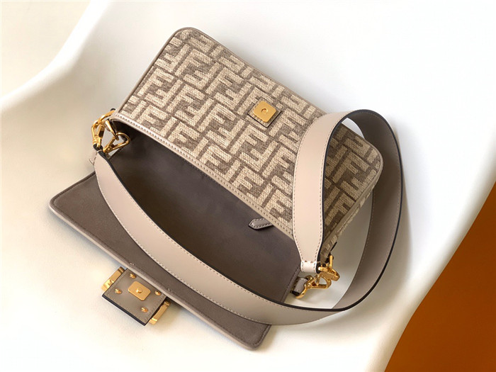  Fendi 펜디 바케트백 F8002
