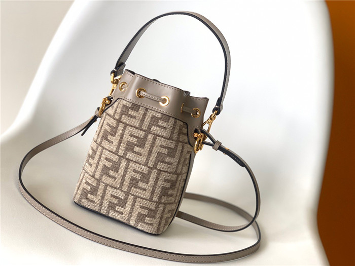 FENDI 펜디 몬트레조 미니 버킷백 F8010