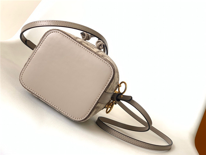 FENDI 펜디 몬트레조 미니 버킷백 F8010