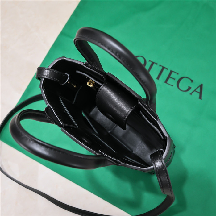 BOTTEGA VENETA   보테가베네타 미니 토트백 B66880