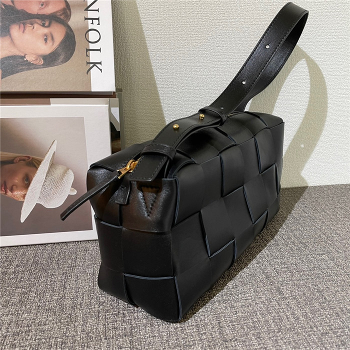 BOTTEGA VENETA 보테가베네타 브릭 카세트백 B10201