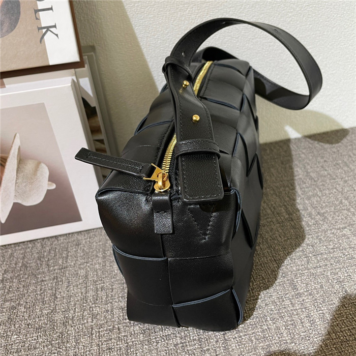 BOTTEGA VENETA 보테가베네타 브릭 카세트백 B10201