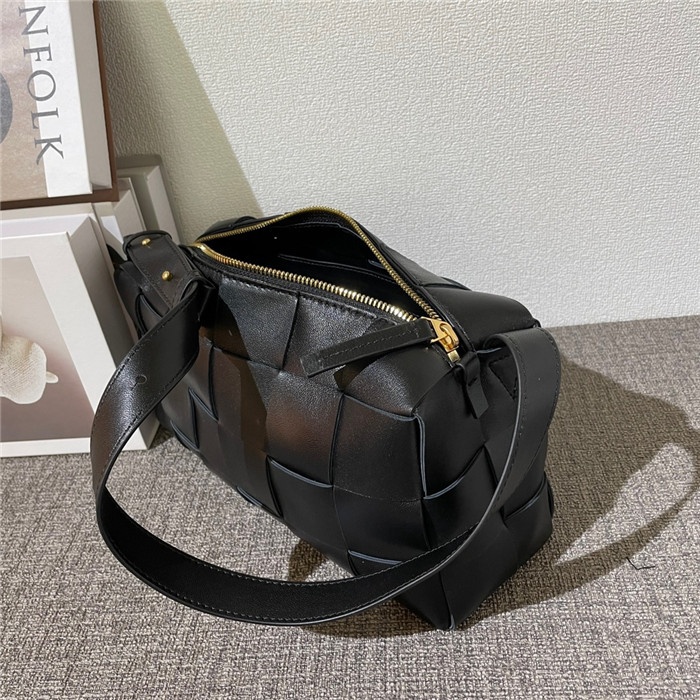 BOTTEGA VENETA 보테가베네타 브릭 카세트백 B10201