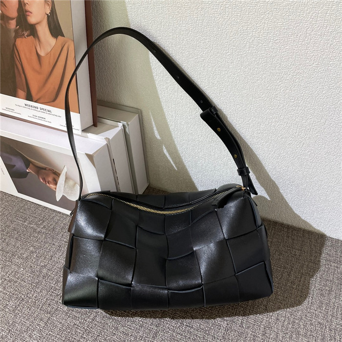 BOTTEGA VENETA 보테가베네타 브릭 카세트백 B10201