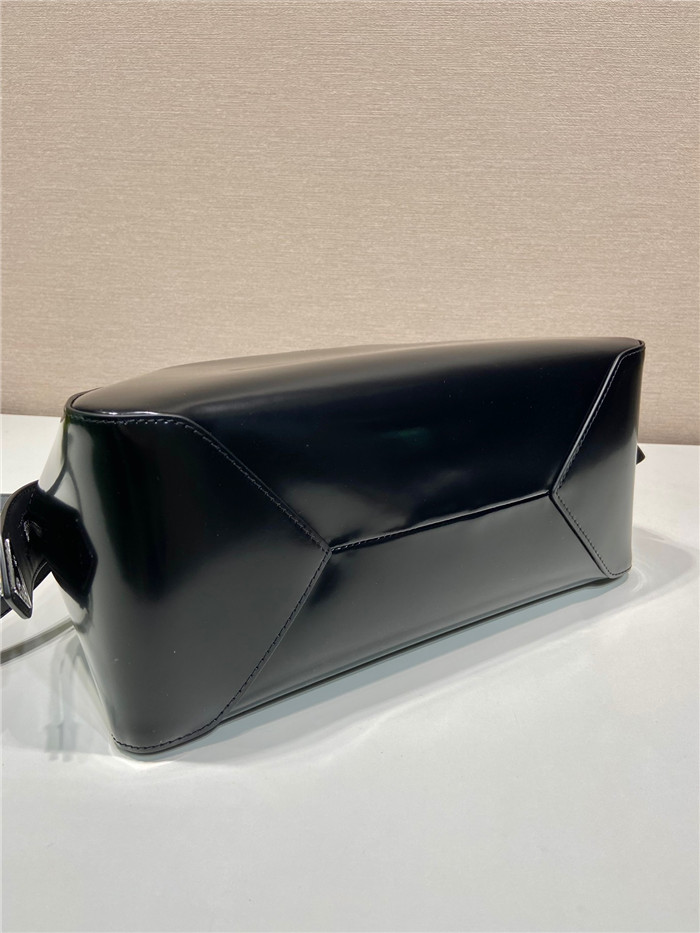 PRADA  프라다 미디엄 브러쉬드 가죽 핸드백 1BA365