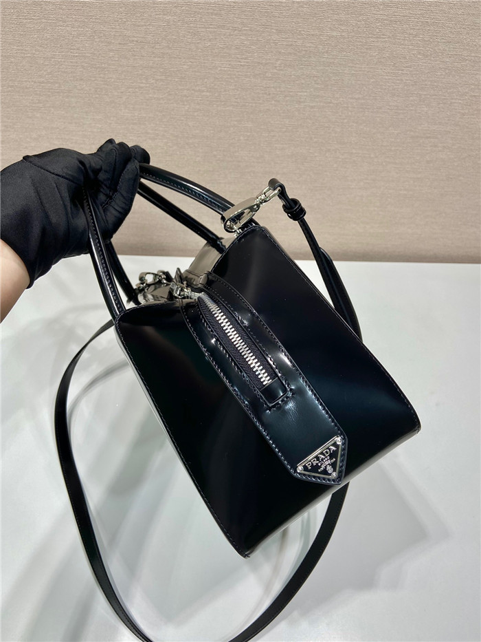 PRADA  프라다 미디엄 브러쉬드 가죽 핸드백 1BA365