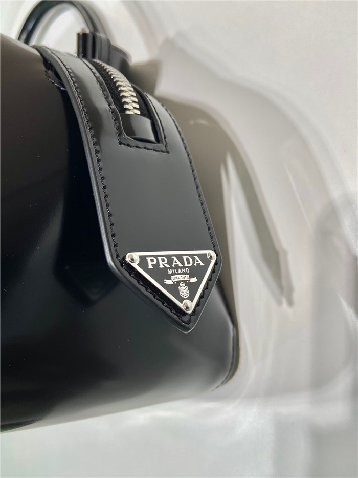 PRADA  프라다 미디엄 브러쉬드 가죽 핸드백 1BA365