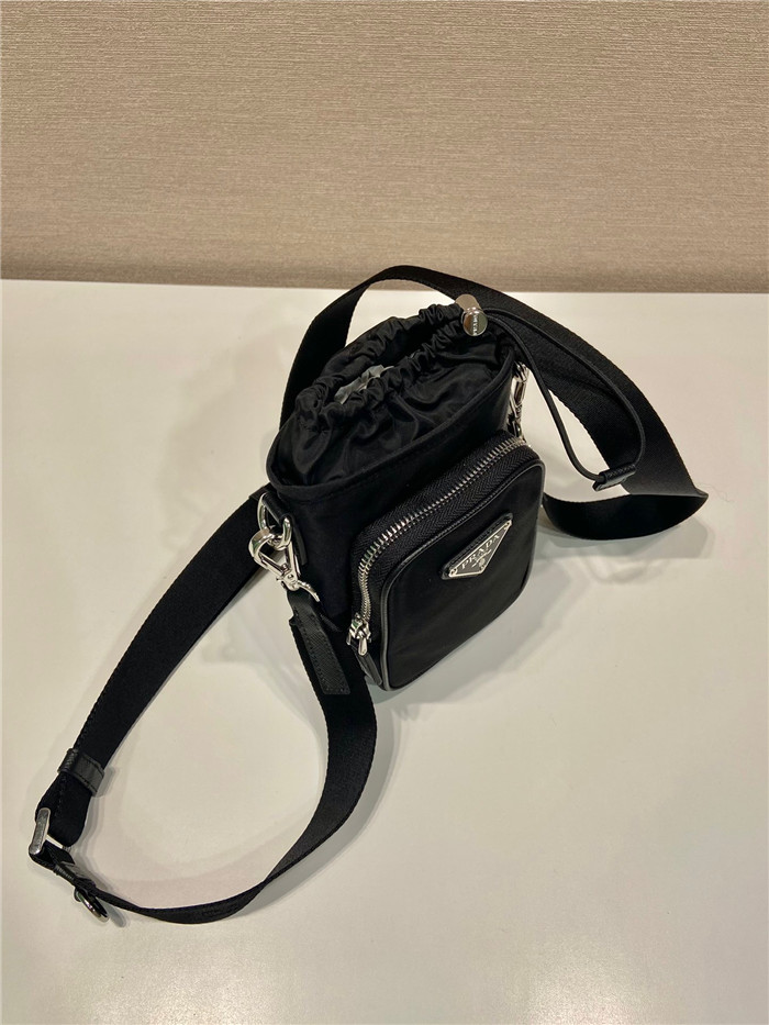 PRADA 프라다 드로스트링 리나일론 스마트폰 케이스 2ZH155