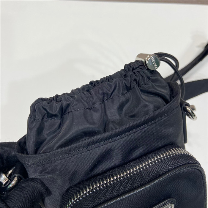 PRADA 프라다 드로스트링 리나일론 스마트폰 케이스 2ZH155