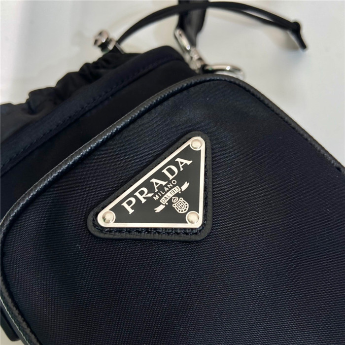 PRADA 프라다 드로스트링 리나일론 스마트폰 케이스 2ZH155