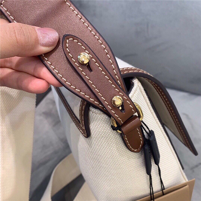 BURBERRY 버버리 호스페리 프린트 노트 크로스백 B3651