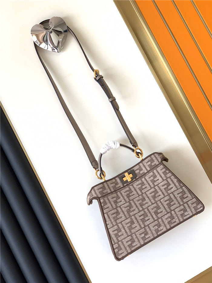 Fendi   펜디 아이코닉 피카푸 아이씨유 스몰백 F8327