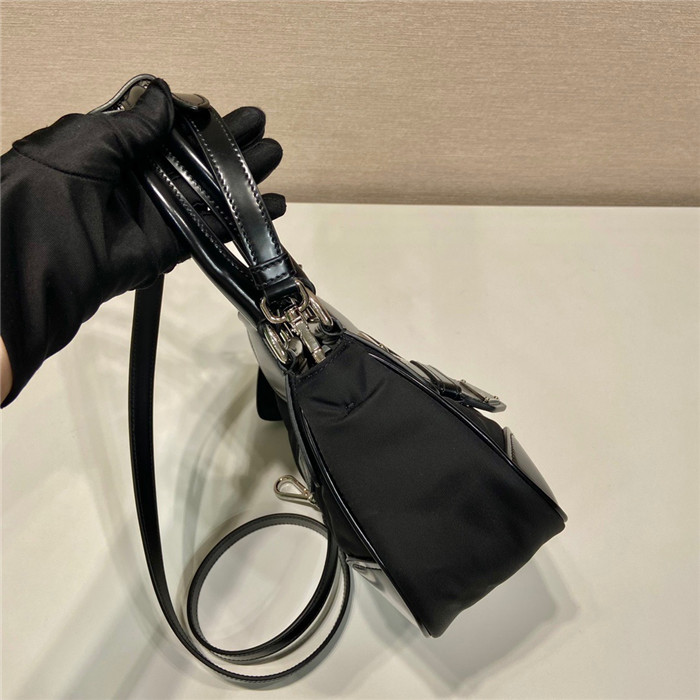 Prada 프라다 문 리나일론 가죽 숄더백 1BA381
