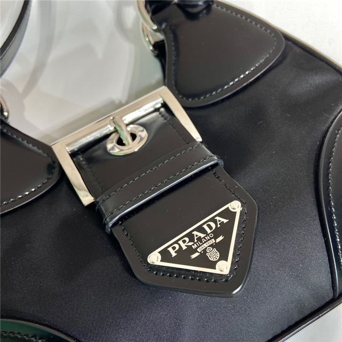 Prada 프라다 문 리나일론 가죽 숄더백 1BA381