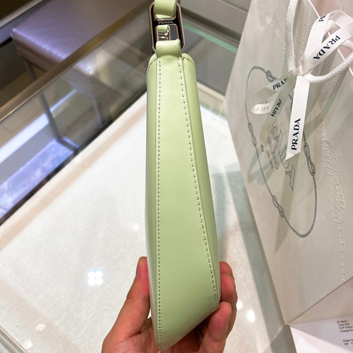  Prada 프라다 브러시드 삼각로고 클레오백 pr230x