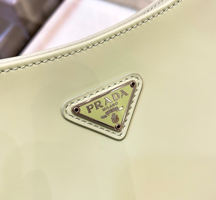  Prada 프라다 브러시드 삼각로고 클레오백 pr230x