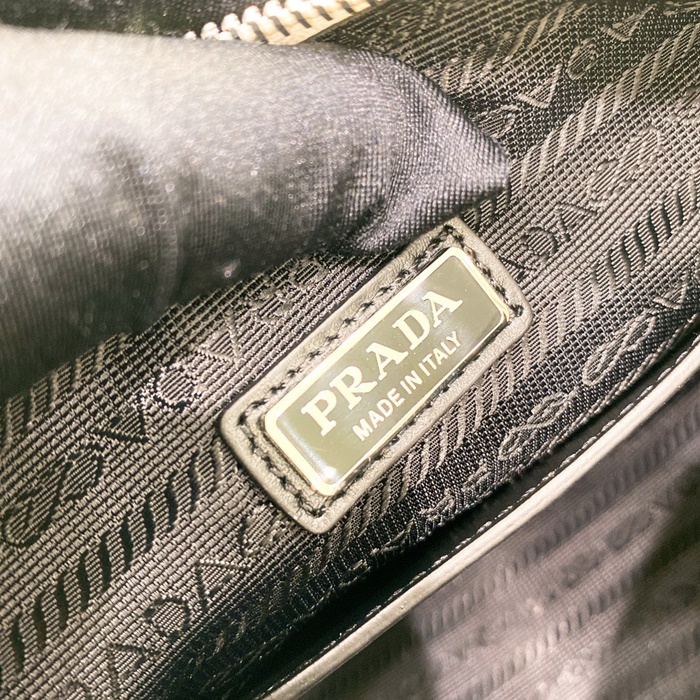 Prada 프라다 로스백  pr241x
