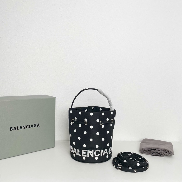 BALENCIAGA  발렌시아가 여성 버킷백  ba97x