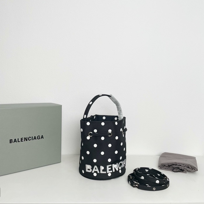 BALENCIAGA  발렌시아가 여성 버킷백  ba97x