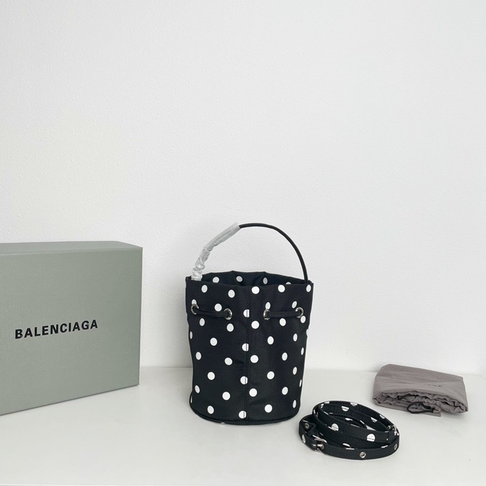 BALENCIAGA  발렌시아가 여성 버킷백  ba97x