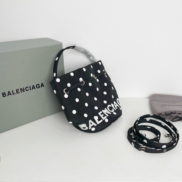 BALENCIAGA  발렌시아가 여성 버킷백  ba97x