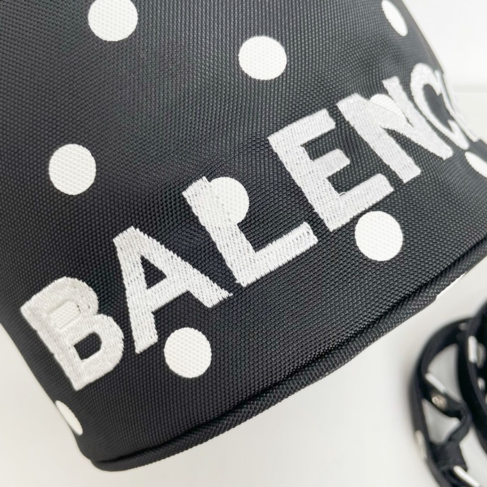 BALENCIAGA  발렌시아가 여성 버킷백  ba97x