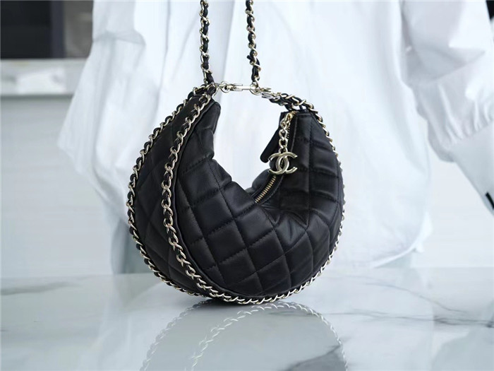 CHANEL 샤넬 라지 반달백 AS3200
