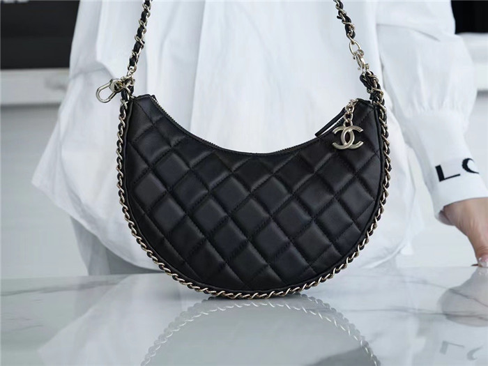 CHANEL 샤넬 라지 반달백 AS3200