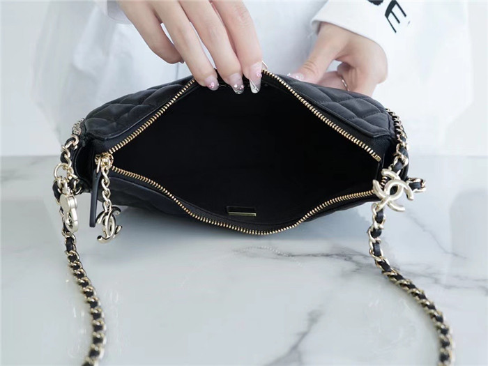 CHANEL 샤넬 라지 반달백 AS3200