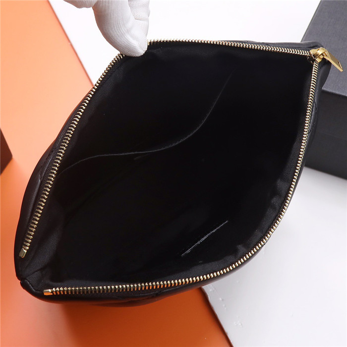 Saint Laurent  생로랑 퀼팅 SADE 미디엄 파우치 696779