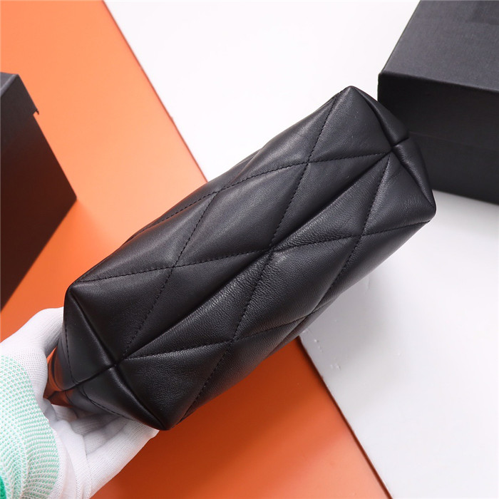 Saint Laurent  생로랑 퀼팅 SADE 미디엄 파우치 696779