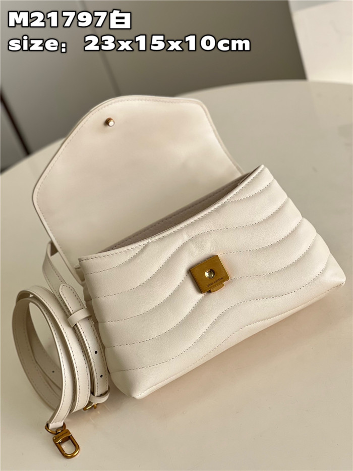 LOUIS VUITTON 루이비통 홀드 미 토트백 M21797