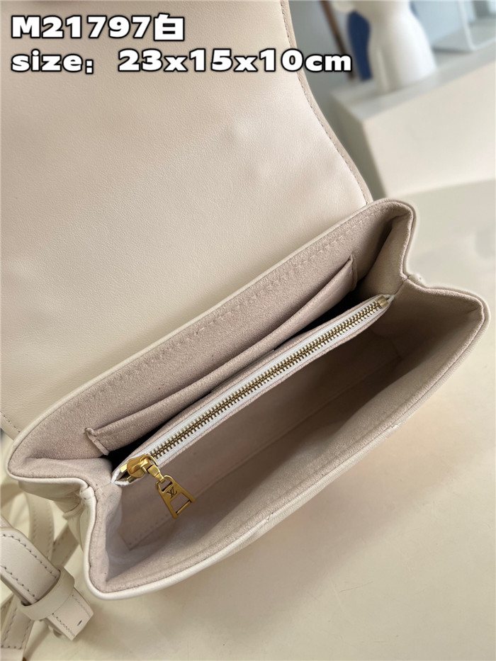 LOUIS VUITTON 루이비통 홀드 미 토트백 M21797
