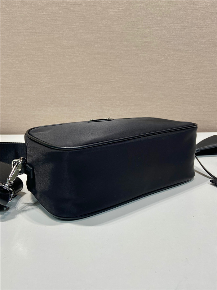 Prada  프라다 미니 카메라 백 1BH197