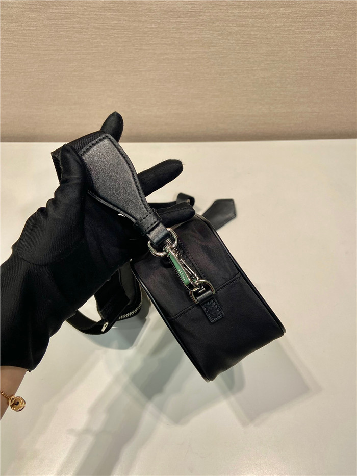 Prada  프라다 미니 카메라 백 1BH197