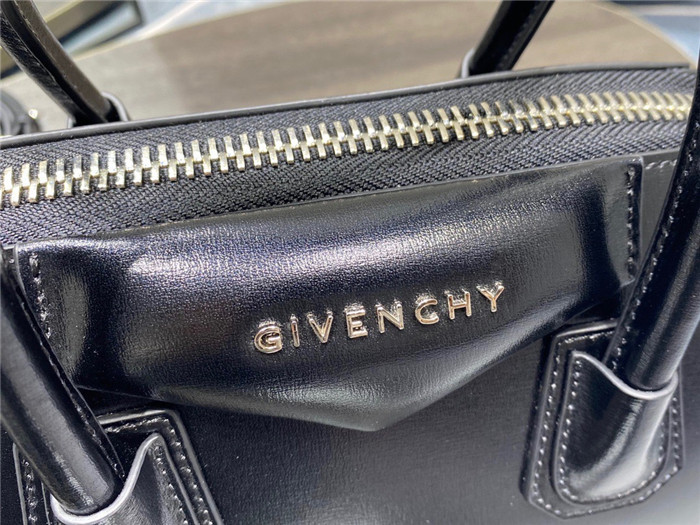 Givenchy  지방시 안티고나 미니 G65011