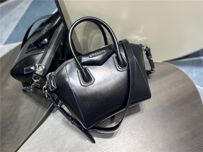 Givenchy  지방시 안티고나 미니 G65011