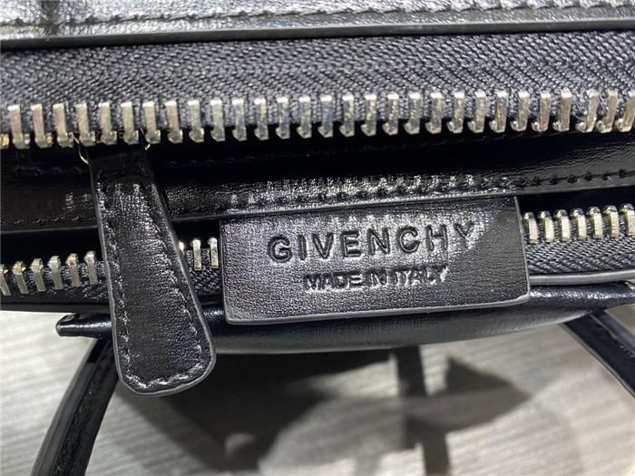 Givenchy  지방시 안티고나 미니 G65011